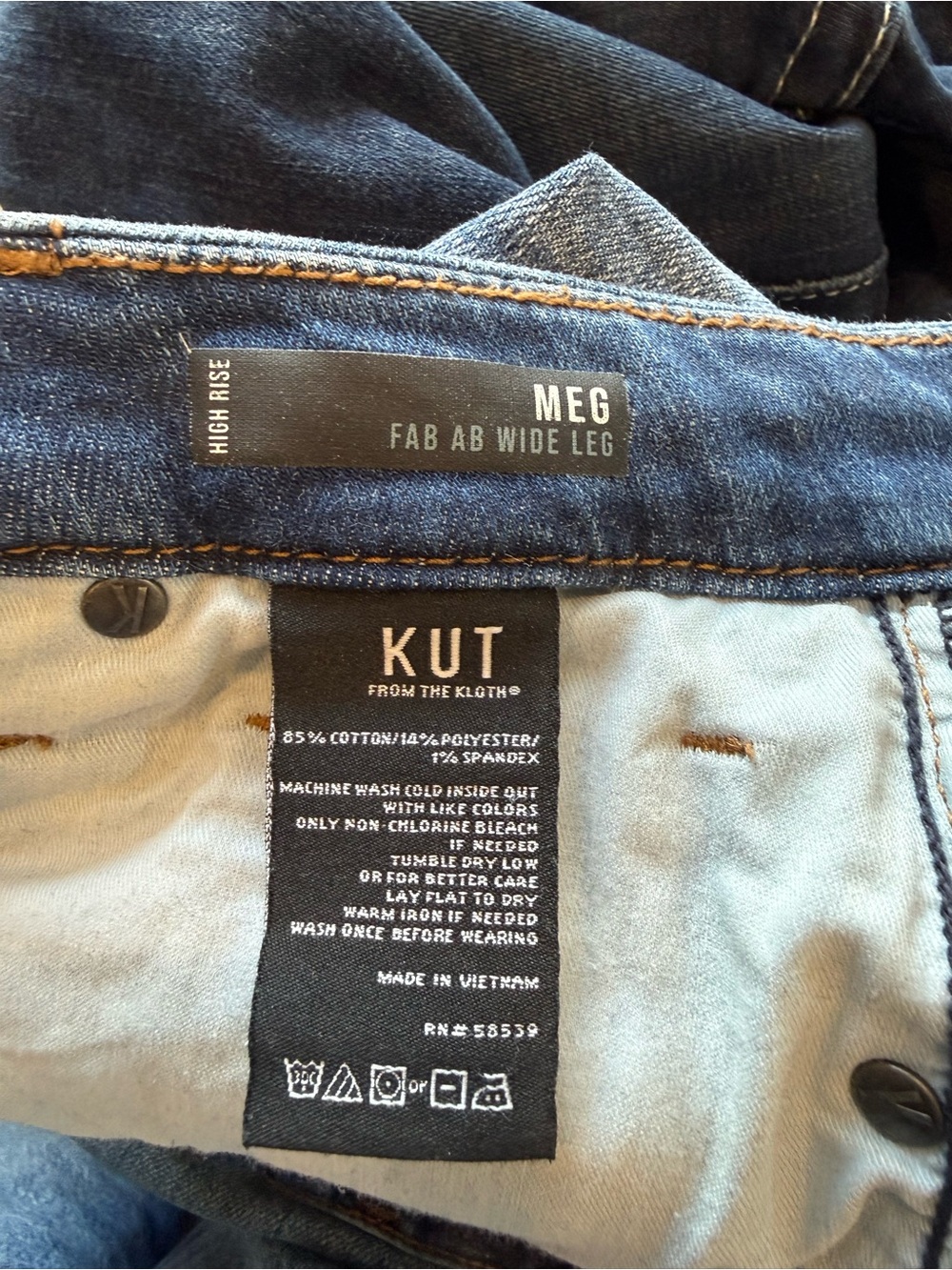 Kut from the Kloth Meg Fab Ab Wide-Leg Jeans - 28” inseam - Picture 3 of 9